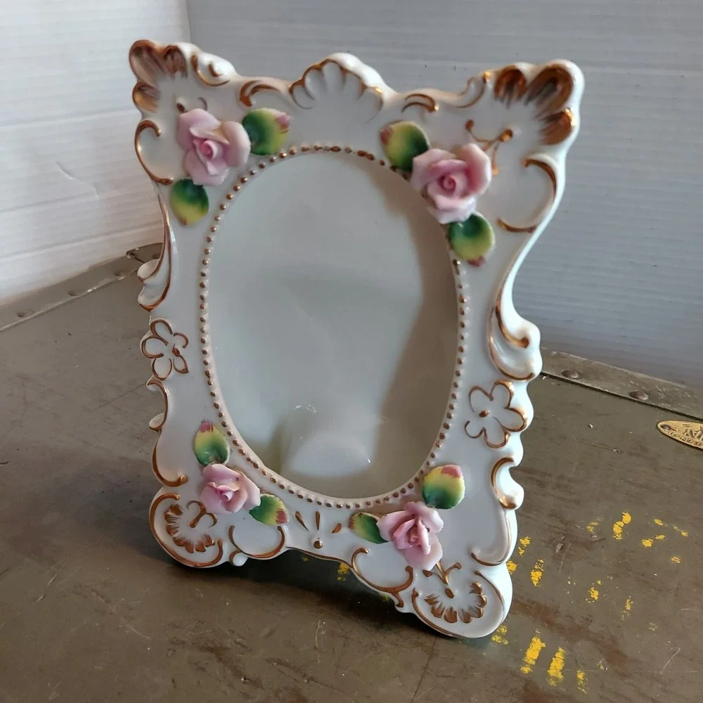 Vintage Porcelain Rose Picture Frame Gold Gilt Floral Victorian J-908 7x5.5